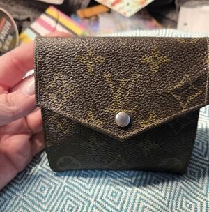 Louis Vuitton Vintage Elise Monogram Trifold Wallet